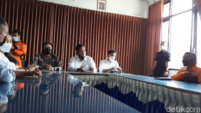 FPRB Kabupaten Bantul saat mengadukan provokator penguburan tanpa prokes COVID-19 di Srandakan kepada Satreskrim Polres Bantul, Rabu (2/6/2021).