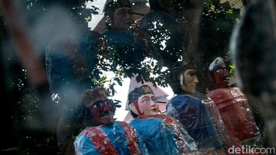 Geliat Perajin Ondel-ondel di Kampung Betawi Setu Babakan