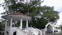 Babancong, salah satu simbol Kota Garut. Kota kelahiranku. Foto diambil dari Wikimedia