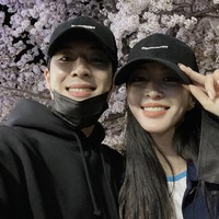 Seorang ‘korban’ yang berhubungan dengan kekasih Han Ye Seul pun mengungkap identitas asli Ryu Sung Jae. “Ia lebih mirip cowok panggilan daripada escort. Tujuannya adalah mendapatkan uang dari sponsor. Foto: dok. Instagram han_ye_seul_