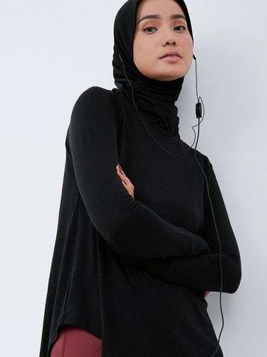 hijab olahraga kolaborasi DAMA x VALA. cocok untuk hijabers.