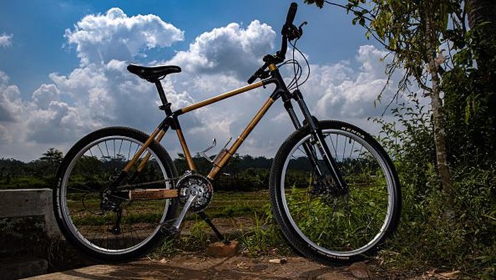 Bisnis pembuatan sepeda kian menjanjikan di masa pandemi Corona. Sepeda bambu buatan Indonesia ini pun bahkan jadi primadona di berbagai negara dunia.