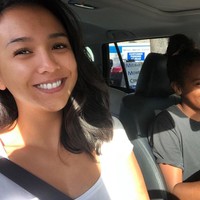 Kat pun tampaknya sudah tidak terkejut ketika mendapati komentar yang menyebut mereka bak kakak adik. Itu sebuah pujian, beberapa orang bahkan berpikir kami bersaudari, katanya dalam salah satu unggahan. Foto: Dok. Instagram @kat_clark