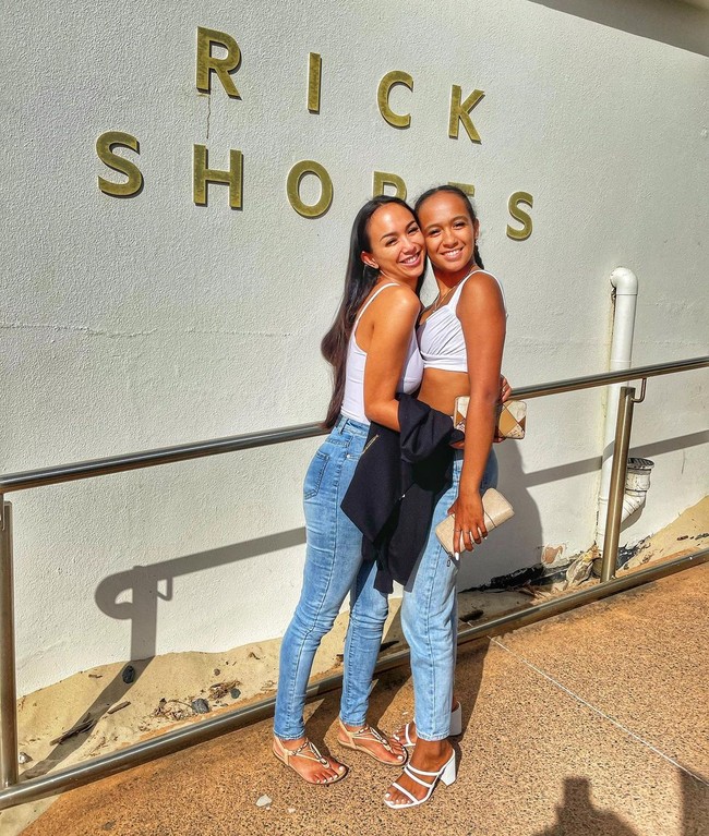 Dalam videonya, wanita asal Australia itu menceritakan bagaimana ia dan Latitia mengadakan pesta gabungan untuk merayakan hari ulang tahun mereka yang bersamaan. Di kolom komentar, banyak orang mengaku terkejut bahwa mereka adalah ibu dan anak. Beberapa menyebut Kat dan Latitia seperti sepasang saudari bahkan teman atau sahabat.Foto: Dok. Instagram @kat_clark