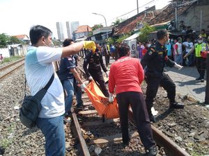 Wanita di Surabaya Tewas Tertabrak Kereta