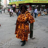 Di Facebooknya, Martina kerap membandingan foto dadanya dengan buah semangka. Dengan bangga dia menunjukkan bahwa dadanya lebih besar dari buah-buahan tersebut.  Foto: dok. Facebook