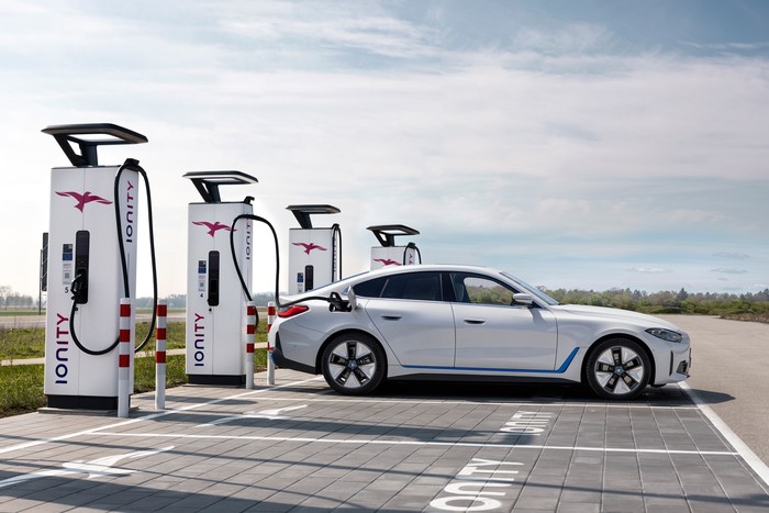 Mobil Listrik BMW i4