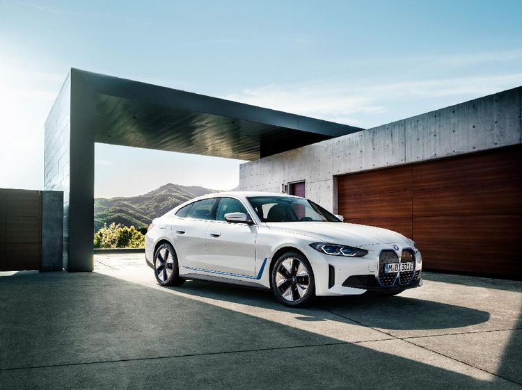 Ini Tampang Mobil Listrik Baru BMW i4