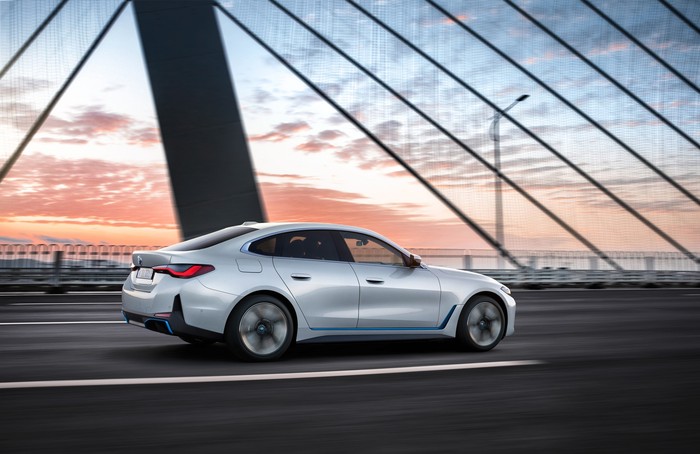 Mobil Listrik BMW i4 Mobil Listrik BMW i4