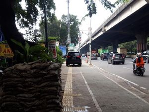 Dishub Sempat Razia di Trotoar Depan Halte Kayu Putih Rawasari