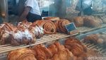 Sarapan Almond Croissant dan Creme Brulee Latte Nikmat di Monsieur Spoon