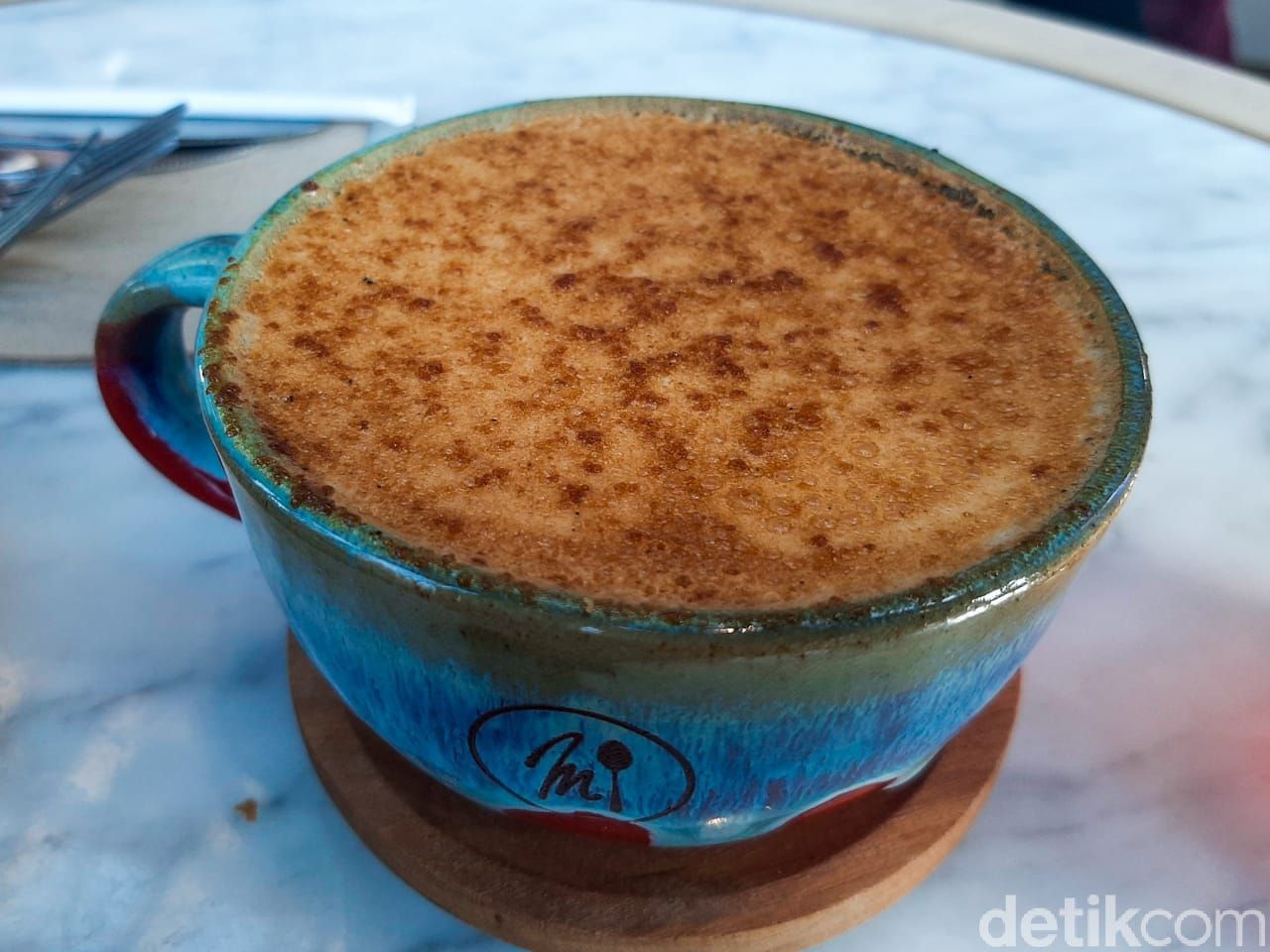Monsieur Spoon buka di Jakarta. Berlokasi di Urban Farm PIK Unit 5. Menawarkan beragam croissant dan pastry khas Prancis yang enak.