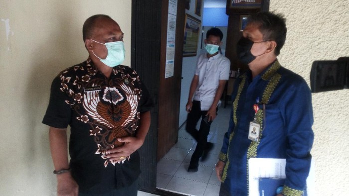 Ombudsman saat menyerahkan laporan soal tahanan kabur ke BNN Sumut (Datuk-detikcom)