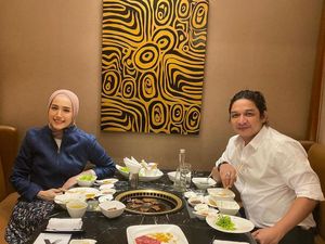 Pasha Ungu Mesra Saat Kulineran Bareng Istri, Intip Momennya!