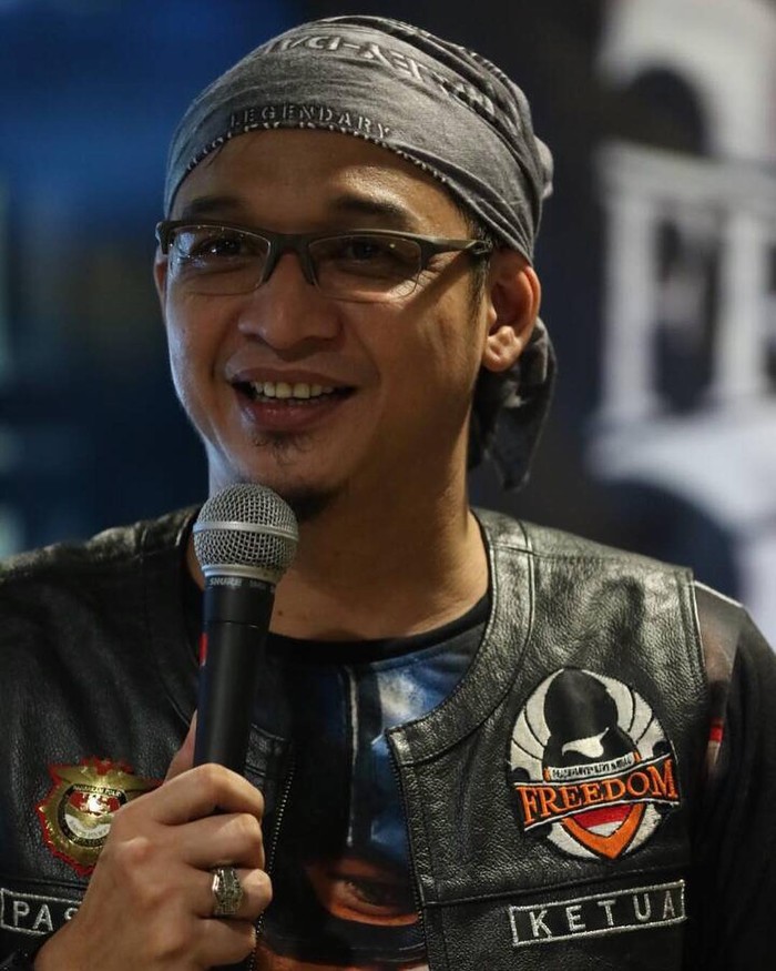 Pasha 'Ungu' Mesra Saat Kulineran Bareng Istri, Intip Momennya! Pasha 'Ungu' Mesra Saat Kulineran Bareng Istri, Intip Momennya!
