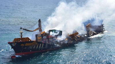 Penampakan Kapal Pengangkut Bahan Kimia yang Tenggelam di Sri Lanka