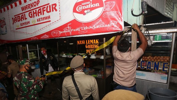 Bandel! Warkop di Aceh Ini Disegel Petugas