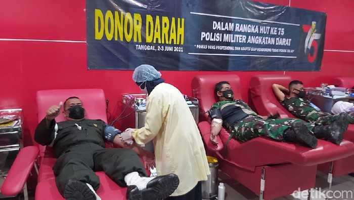 Stok darah di PMI Sidoarjo menipis sejak pandemi COVID-19. Sebab, banyak masyarakat yang merasa takut untuk melakukan donor darah.
