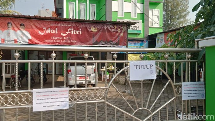 Puskesmas Wedarijaksa I, Pati, ditutup sementara karena sejumlah tenaga kesehatan (nakes) dan warga terpapar virus Corona atau COVID-19, Rabu (2/6/2021).