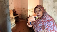 Data sementara, ada dua RW yang terdampak akibat diterjang air akibat jebolnya tanggul. 