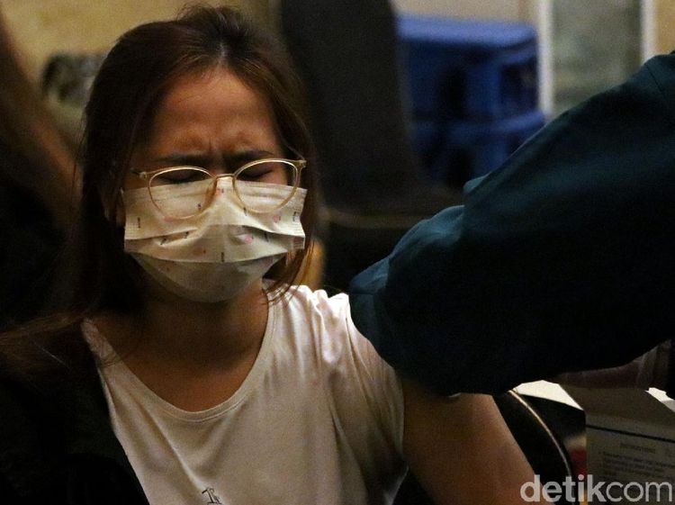 Ribuan Pelaku Buparekraf di Bandung Divaksin Corona Dosis Kedua