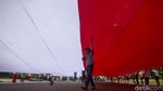 Saat Bendera Merah Putih Raksasa Hiasi Kawasan Monas