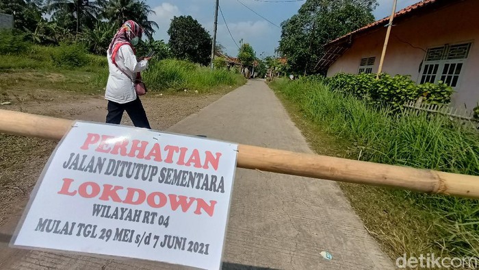 Sebuah dusun di Karawang dilockdown akibat 17 warganya positif Corona
