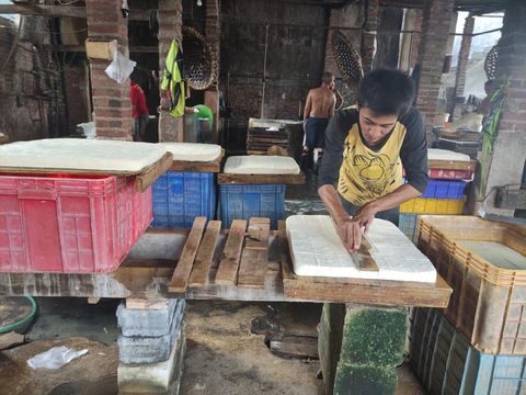 Sejumlah Perajin Tahu dan Tempe di Sidoarjo Keluhkan Naiknya Harga Kedelai
