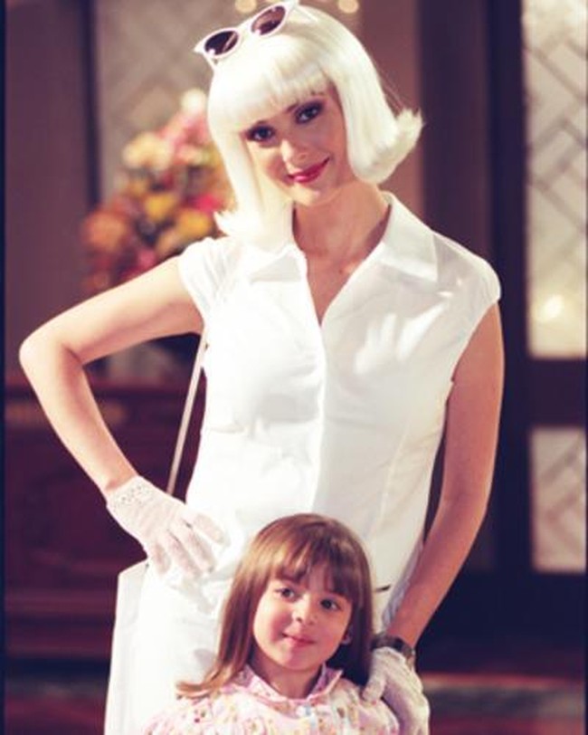 Nora Salinas membintangi puluhan judul telenovela yang melambungkan namanya. Salah satu perannya yang paling ikonik adalah sebagai ‘Tante Rambut Palsu’ di serial Carita De Angel, tayang pada 2001. Foto: Instagram