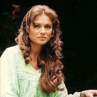 Esmeralda yang tayang di stasiun TV Televisa diperankan oleh Leticia Calderon, gadis buta bermata indah, yang hidupnya penuh lika-liku. Pemeran utamanya adalah Leticia Calderon yang saat itu berusia 29 tahun. Foto: Instagram