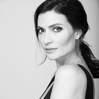 Di usia 47 tahun, atau 22 tahun setelah Betty La Fea, Aba Maria Orozco terlihat makin cantik. Parasnya tampak dewasa dan anggun. Foto: Instagram