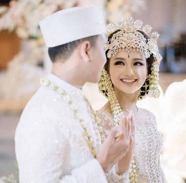 Kaget dan nggak disangka sangka aja tiba-tiba ramai yang mention ke aku dan memberikan banyak respon positif. Tahunya mulai viral dari pas setelah selesai akad pada mention ke aku ternyata pada bertanya-tanya mengenai maharnya, ungkap Nanda kepada Wolipop Selasa (1/6/2021). Foto: Dok. Instagram @nandaarsynt.