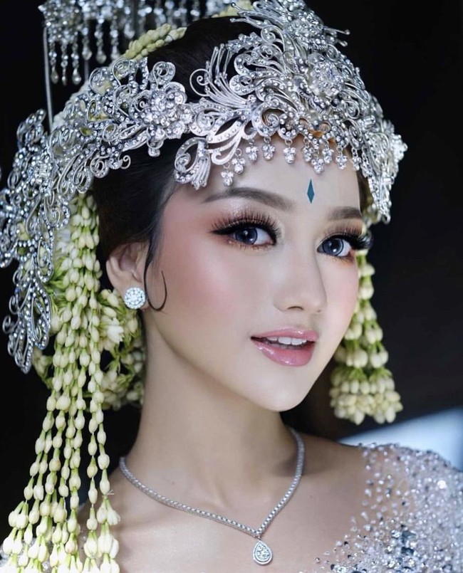 Wolipop mewawancarai pengantin wanita, Nanda Arsyinta Marceliend Hermiandy yang pernikahannya viral karena mahar uniknya. Ia mengaku terkejut ketika tahu video akad nikahnya viral di berbagai media sosial. Foto: Dok. Instagram @nandaarsynt.