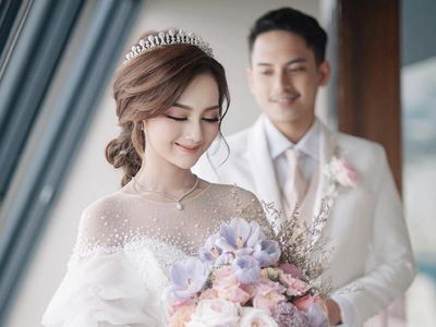 10 Foto Pernikahan Viral Beauty Vlogger, Maharnya Saham 305 Lot