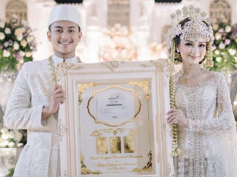 Viral pengantin dengan mahar saham dan logam mulia.