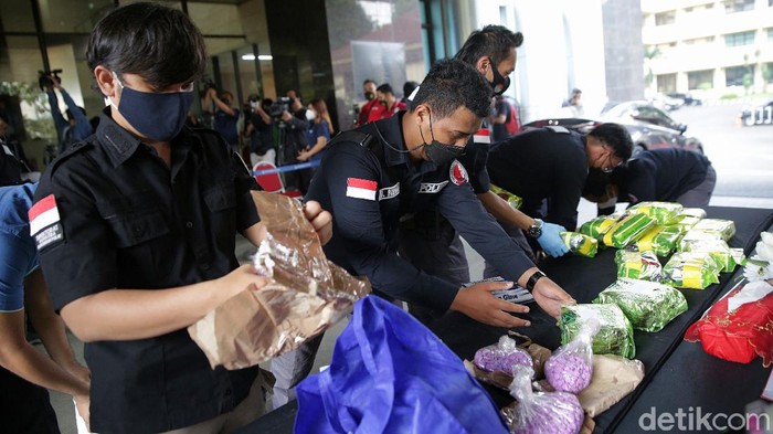 Subdit IV Tipid Narkoba Bareskrim Polri bersama dengan Bea Cukai mengagalkan peredaran narkotika jaringan Jermna-Belgia.