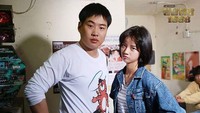 Ia berperan sebagai kakak Jung Hwan dan tetangga Duk Sun yang diperankan oleh Ryu Jun Yeol dan Hyeri. Foto: (dok. Instagram)