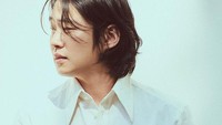 Namun kini, Ahn Jae Hong tampil berbeda dengan rambut gondrong. Foto: (dok. Instagram)
