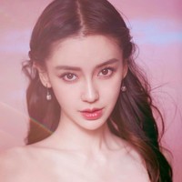 Angelababy dilaporkan sudah meminta pengacaranya untuk mengirimkan surat pada netizen yang membuat gosip perselingkuhan tersebut. Foto: Dok. Facebook Angelababy