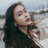 Angela Baby sendiri merupakan istri dari aktor tampan China Huang Xiaoming. Sang suami usianya 11 tahun lebih tua darinya. Keduanya menikah pada 2015 setelah pacaran selama enam tahun. Foto: Dok. Facebook Angelababy