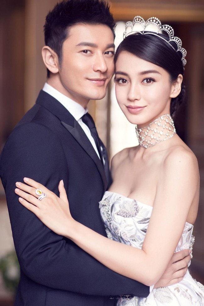 Dari pernikahannya dengan Huang Xiaoming, Angelababy sudah melahirkan seorang anak laki-laki pada 2017. Setelah melahirkan anak pertamanya, Angela tetap aktif bermain serial televisi dan variety show. Dia merupakan pemain variety show Keep Running sejak 2014. Foto: Dok. Facebook Angelababy