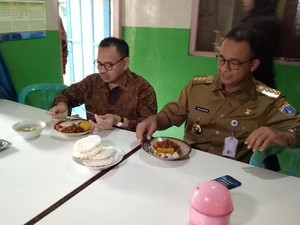 Anies Baswedan hingga Agus Yudhoyono Makan di Warteg, Ini Pilihan Lauknya!