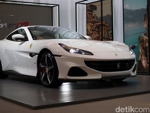 Cari Pemasukan Tambahan, Ferrari Buka Bisnis Baru: Jualan Baju dan Makanan