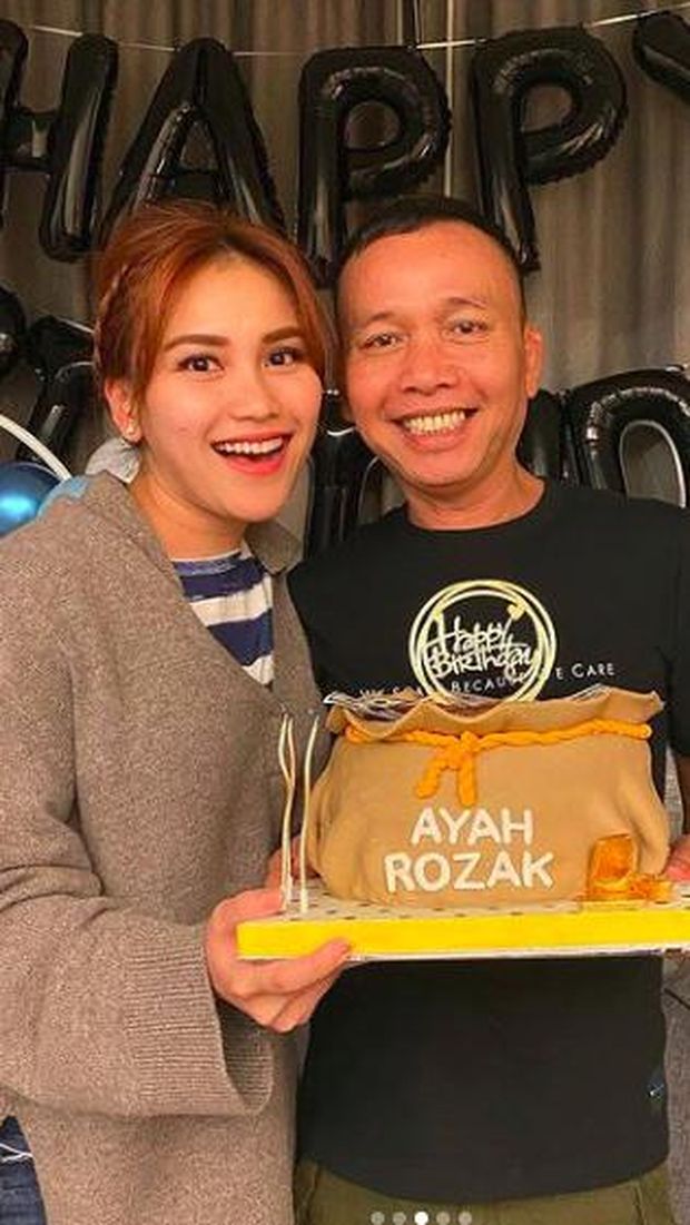 ayu ting ting rayakan ultah ayah