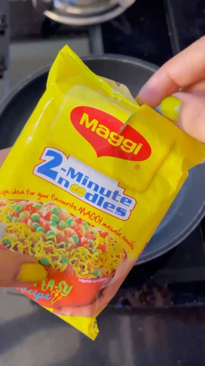 Bikin Mual! Wanita Ini Masak Mie Instan Pakai Oreo dan Es Krim Cokelat