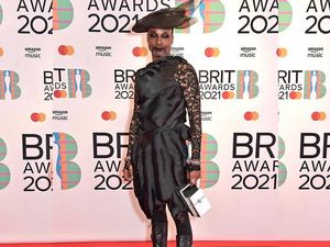10 Gaya Nyentrik Billy Porter yang Rahasiakan HIV Selama 14 Tahun