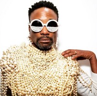 Aktor dan penyanyi Billy Porter dikenal dengan gaya nyentriknya. Aktor 51 tahun itu kerap menggunakan dress sampai high heels di acara malam penghargaan. Baru-baru ini sang aktor mengumumkan bahwa dia didiagnosa HIV. Foto: dok. Instagram/@theebillyporter