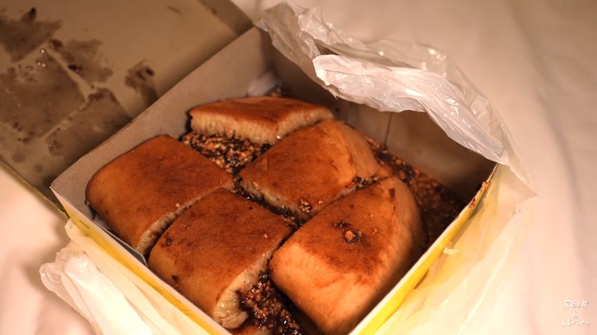 Bule Afrika Cicip Seblak dan Martabak