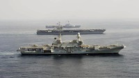 Kemampuan Cavour untuk mengangkut kendaraan lain bersama dengan pesawat terbang membuatnya sangat serbaguna sejauh pengangkut pesawat dan memungkinkannya untuk melayani dalam misi militer dan sipil. Istimewa/Dok. U.S. Navy  