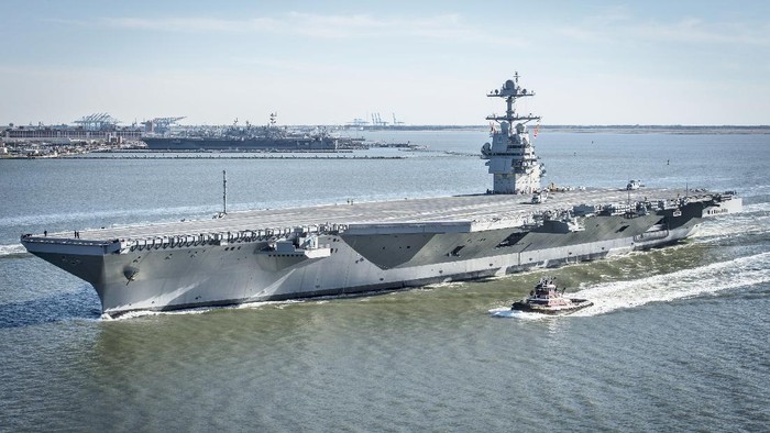 Deretan Negara Ini Punya Kapal Induk Canggih 170408-N-WZ792-198
NEWPORT NEWS, Va. (April 8, 2017) The future USS Gerald R. Ford (CVN 78) underway on its own power for the first time. The first-of-class ship -- the first new U.S. aircraft carrier design in 40 years -- will spend several days conducting builder's sea trials, a comprehensive test of many of the ship's key systems and technologies. (U.S. Navy photo by Mass Communication Specialist 2nd Class Ridge Leoni/Released)